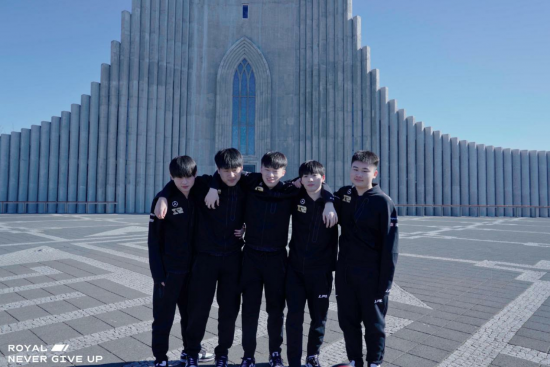 LPL与LCK赛区特色分析进攻与运营的较量